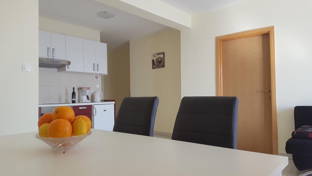Apartments And Rooms Kod Mate Tribanj-Kruscica Esterno foto